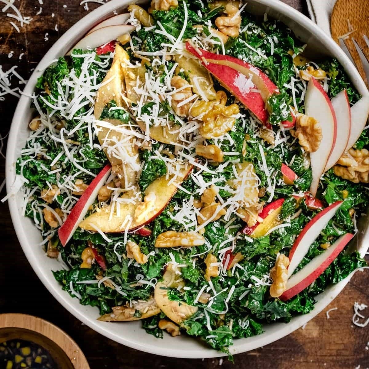 Balsamic Pear Walnut Salad